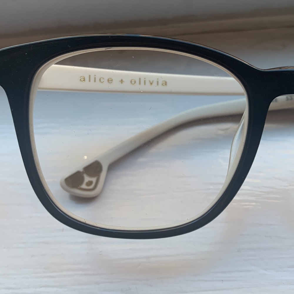 Alice + Olivia Fillmore Black and White Bluelight Glasses NWOT - Picture 4 of 5